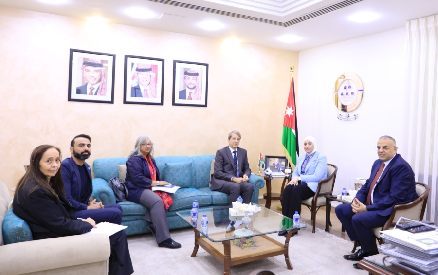 وزيرة التنمية الاجتماعية وممثل منظمة اليونيسف في عمان يبحثان سبل التعاون