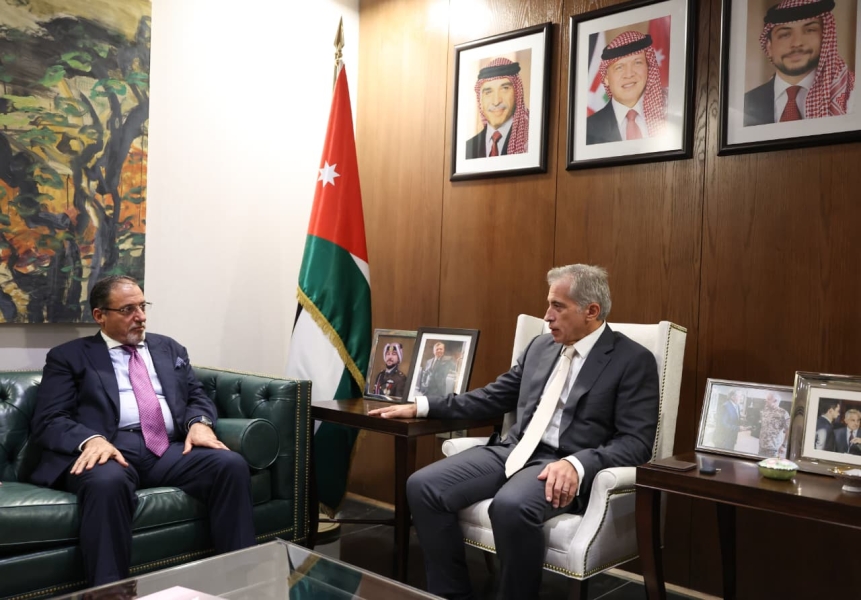 رئيس الوزراء يبحث مع مجموعة ماج القابضة فرص الاستثمار في العقبة والمملكة