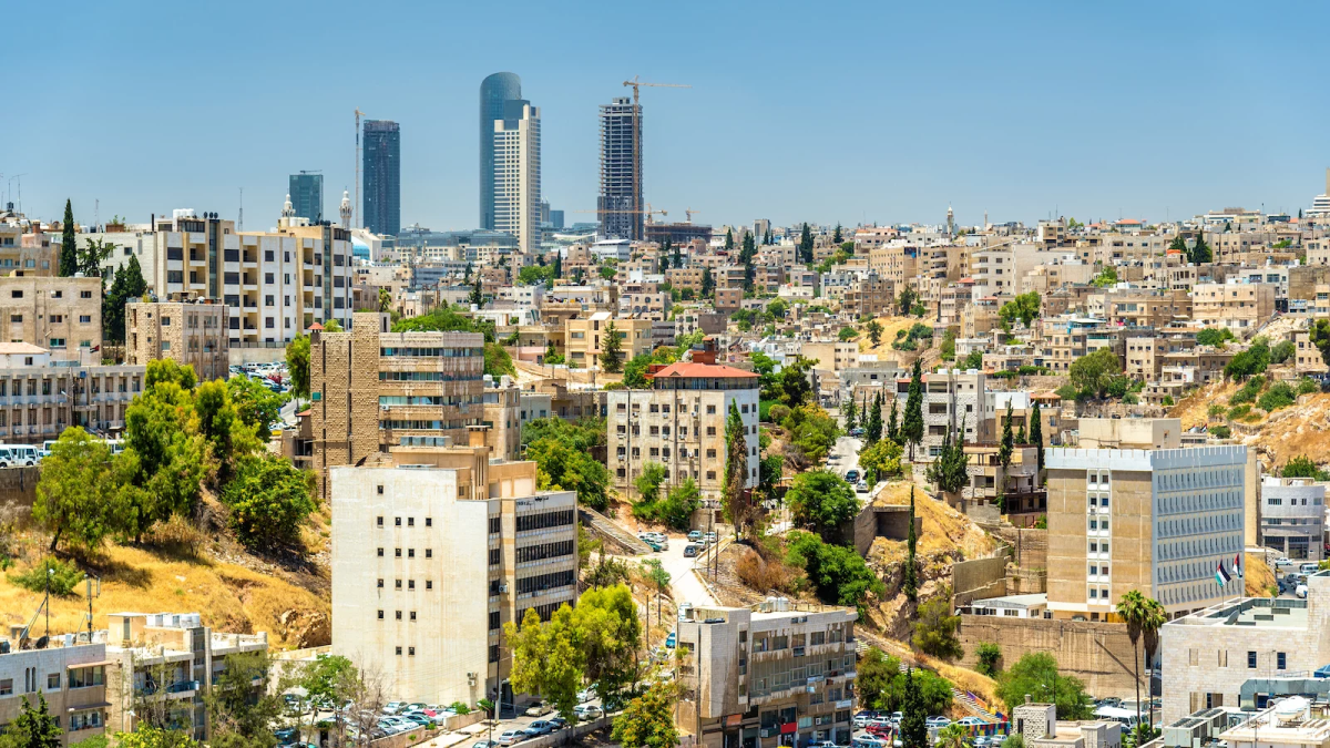 طقس الأردن: أجواء لطيفة وارتفاع تدريجي على الحرارة حتى الجمعة