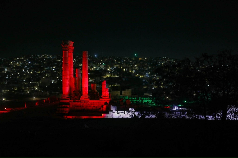 أمانة عمّان تُضيء معالم عمّان التاريخية احتفاءً باليوم الوطني الـ54 لدولة الإمارات..صور