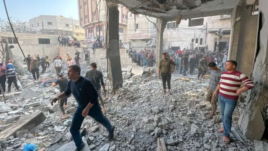 استشهاد فلسطينيين بينهم طفل وإصابة آخرين جراء قصف مدفعي إسرائيلي في غزة