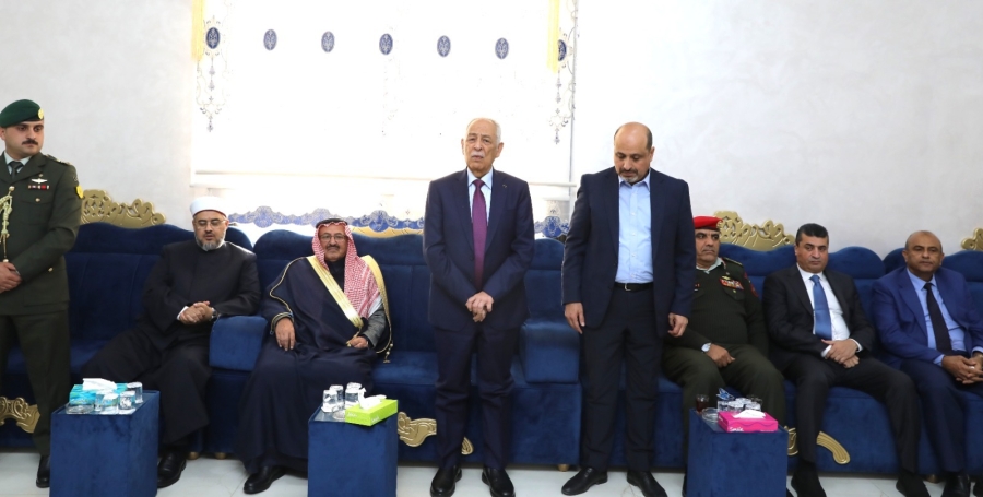 العيسوي ينقل تعازي الملك وولي العهد لعشيرة الخريشا بوفاة منى الرشيد