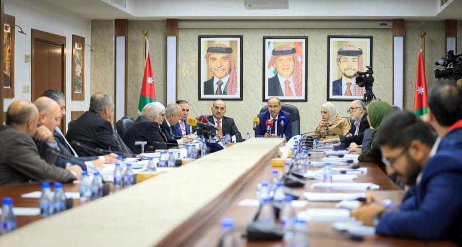 المالية النيابية تبحث موازنة التربية والتعليم العالي وتؤكد أهمية تطوير التعليم وحماية اللغة العربية