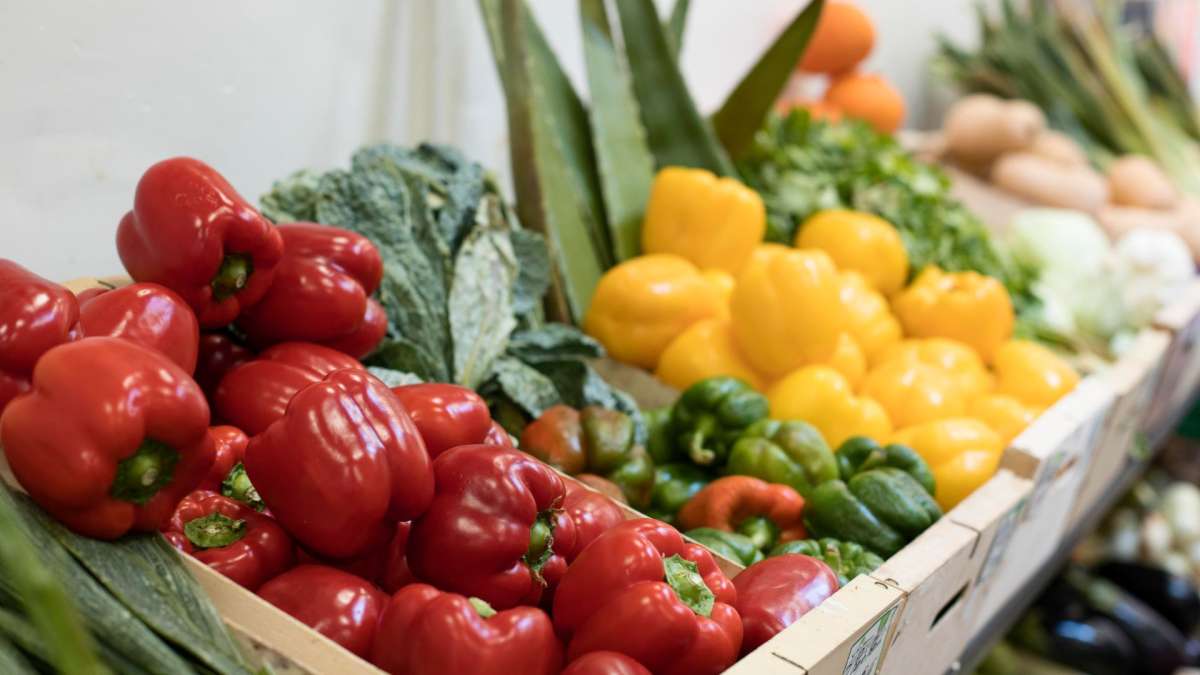 1987 طن خضار و717 طن فواكه واردة إلى السوق المركزي الخميس