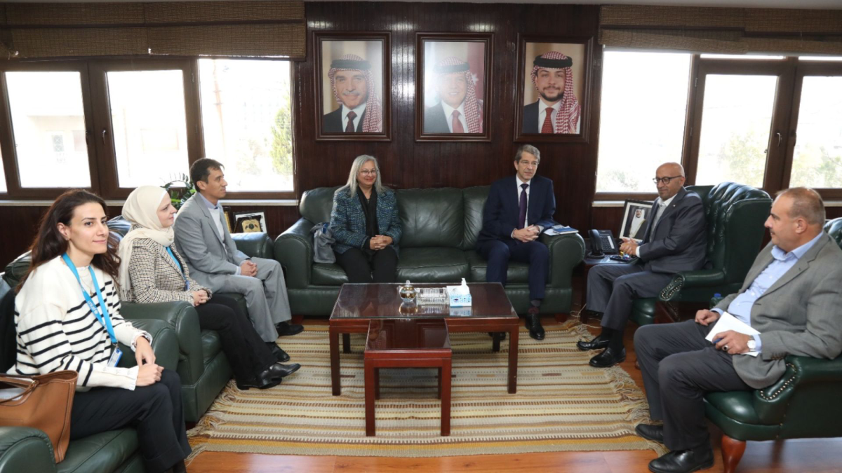 وزير المياه يبحث مع اليونيسف تعزيز التعاون لمواجهة تحديات الموارد المائية