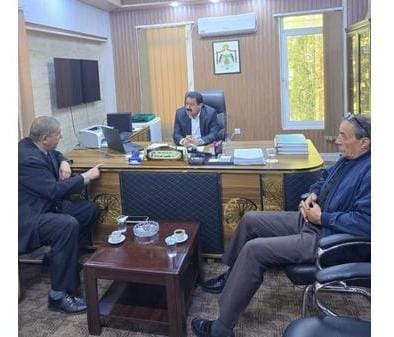 محافظ عجلون يزور مديرية الشباب ويؤكد متابعة تنفيذ عطاء مدرجات الملعب الرياضي