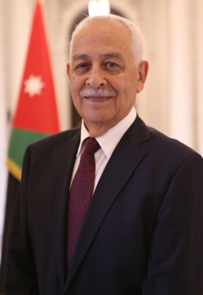 العيسوي ينقل تمنيات الملك وولي العهد بالشفاء للنائب الخلايلة والمهندس الطراونة