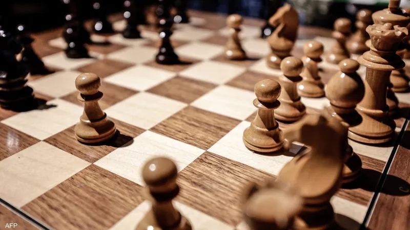 طفل عمره 3 سنوات يدخل تاريخ الشطرنج العالمي