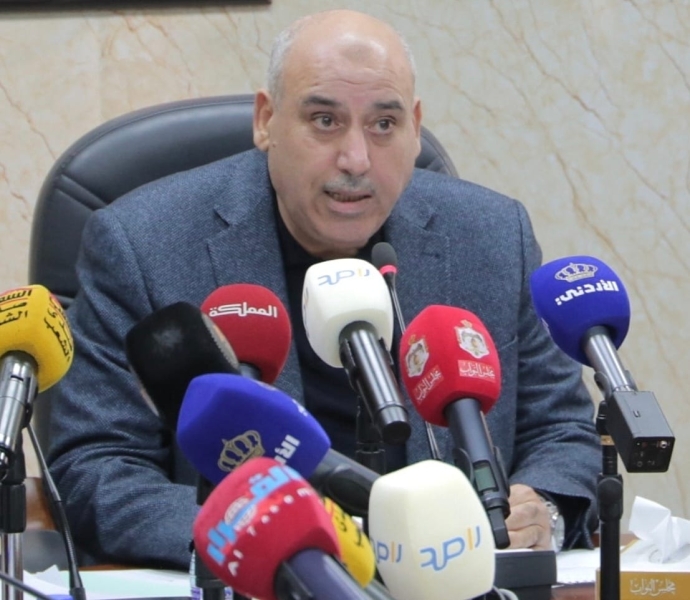 القاضي يثني على المنتخب الوطني ويشيد بجهود اللجنة المالية لتعزيز الاقتصاد الوطني