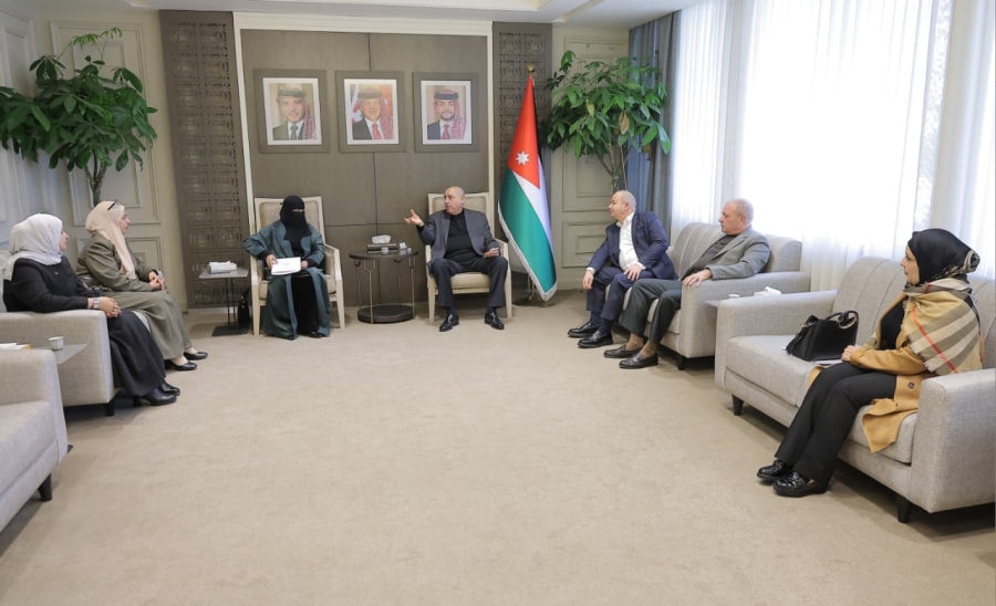 القاضي يلتقي لجنتي الطاقة والمرأة وشؤون الأسرة