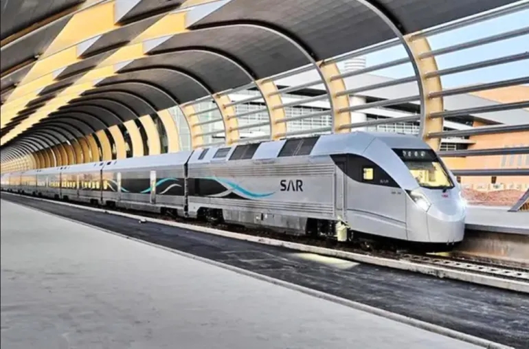 السعودية وقطر توقعان اتفاقية لإنشاء قطار سريع يربط الدولتين