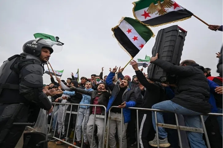 الشرع يدعو لتوحيد الجهود لبناء سوريا قوية في الذكرة الأولى لسقوط نظام الأسد