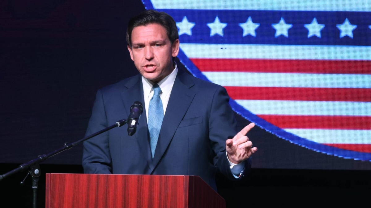 ديسانتس يصدر أمرًا تنفيذيًا ضد الإخوان و”كير” ويعلن مراجعة أمنية شاملة قبل 2026