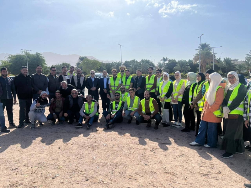 شباب العقبة يزرعون الأمل.. ومبادرة بصمتنا لبيئة خضراء تزين شارع الفاروق بالأشتال