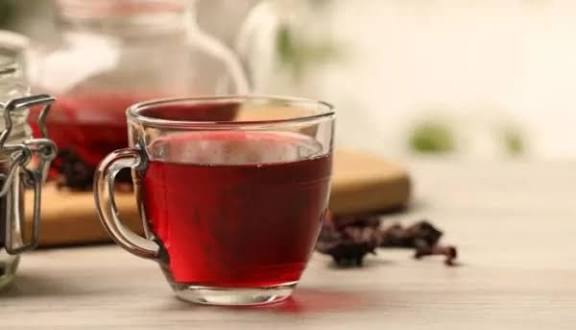 أكواب الشتاء الدافئة… خمسة أنواع شاي تمنح الجسم مناعة وراحة