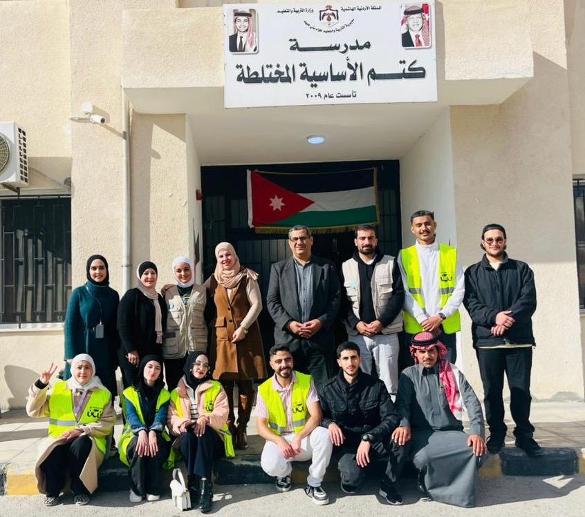 فريق سفراء منصة نَحنُ في جامعة إربد الأهلية يُنفّذ نشاطًا ترفيهيًا وتعليميًا للأطفال