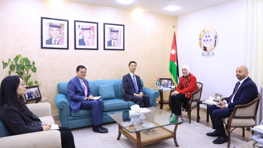 تعزيز التعاون الاجتماعي بين الأردن والصين في لقاء وزيرة التنمية والسفير الصيني