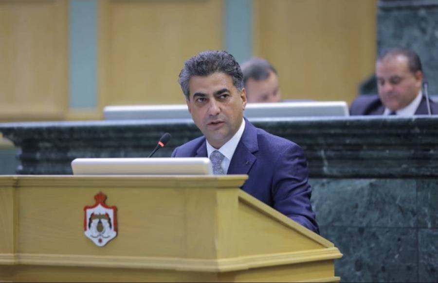 الخصاونة يشتعل غضباً داخل البرلمان: سيادة الأردن فوق كل ادعاء