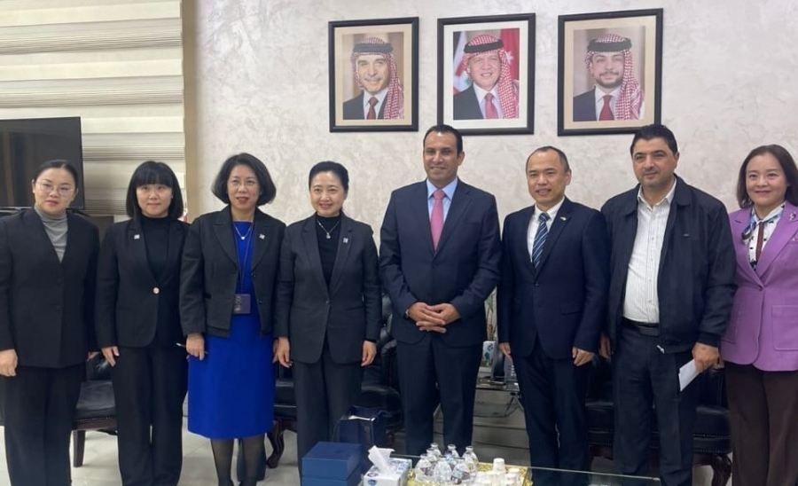 أمين عام التربية: ندرس إدراج اللغة الصينية في المدارس الحكومية