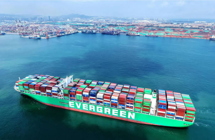 القوات الخاصة الأمريكية تصادر شحنة عسكرية متجهة من الصين إلى إيران