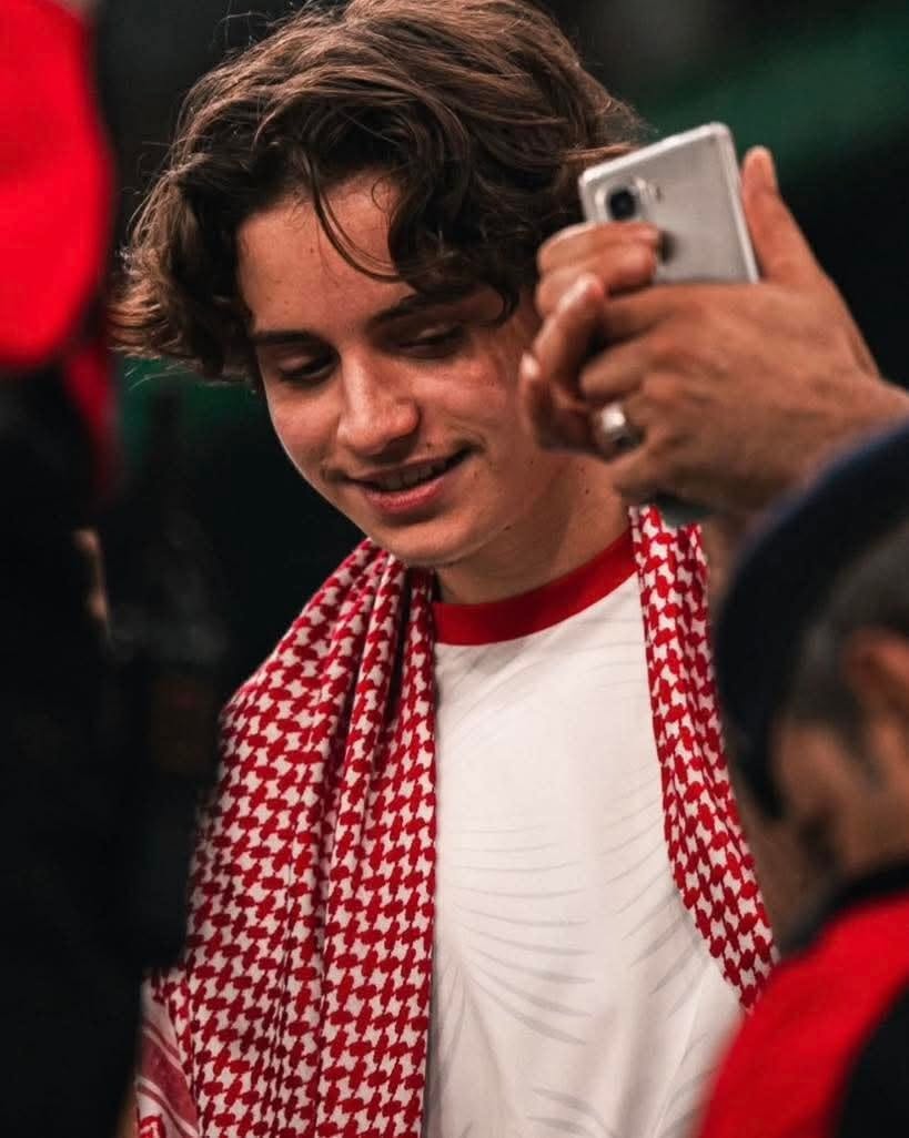 نضال انور المجالي يكتب …تواضع هاشمي في المدرجات: الأمير هاشم بن عبد الله الثاني والنشامى