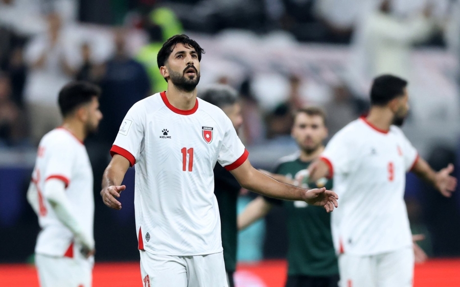 النشامى بين الشوطين وإصابة يزن النعيمات خلال المباراة التي جمعتهم مع المنتخب العراقي ..فيديو