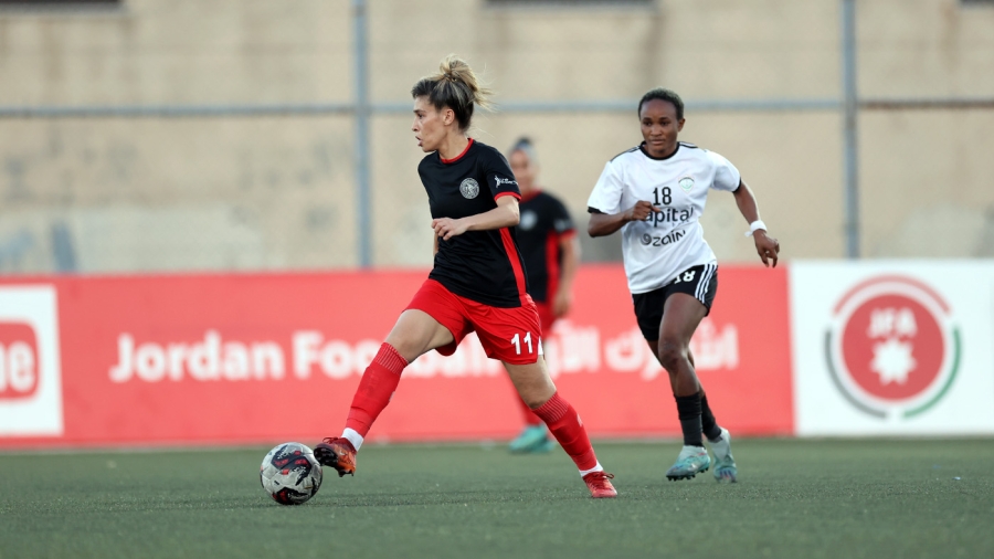 الاتحاد يحافظ على صدارة دوري كرة القدم للمحترفات