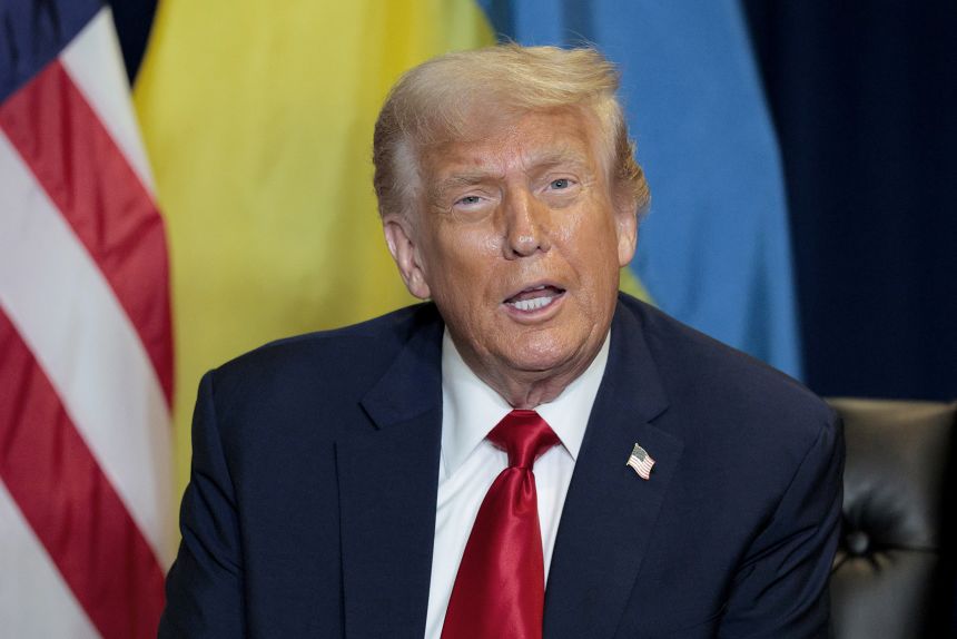 ترمب يحذر المحكمة العليا من حكم “كارثي” ويكشف عن استخدام الرسوم لوقف نزاع دولي