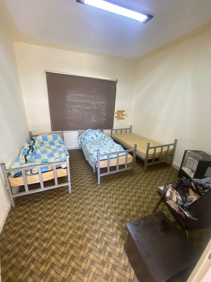 تجهيز مركز إيواء في لواء الموقر استعدادًا للطوارئ