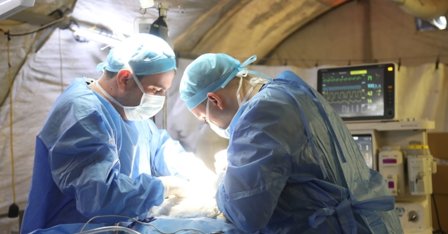 الطواقم الطبية في المستشفى الميداني الأردني بغزة تُجري عملية جراحية ناجحة لمريض بالثلاسيميا