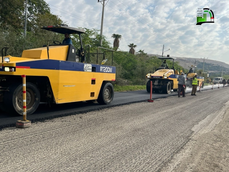 الأشغال تباشر صيانة طريق السكنة باتجاه الشونة والكرامة