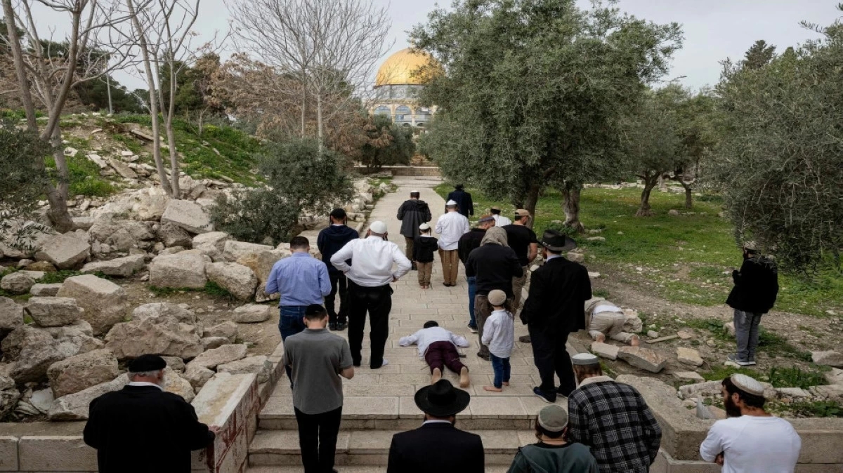 عشرات المستوطنين يقتحمون المسجد الأقصى ويؤدون طقوسا تلمودية