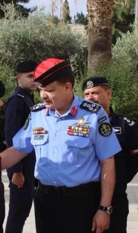 رجل الأعمال جهاد السموعي (أبو عماد) يهنئ الدكتور محمد بيك الزوايدة