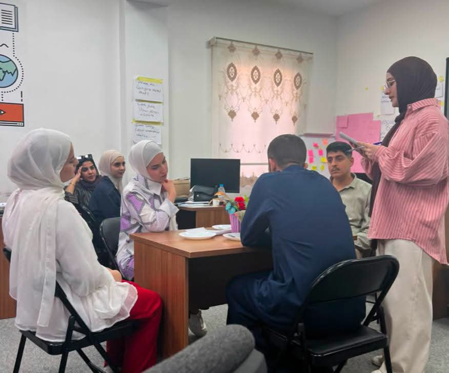 تواصل فعاليات برنامج اللغة الإنجليزية للباحثين عن عمل في مركز شباب وشابات كفرنجة النموذجي