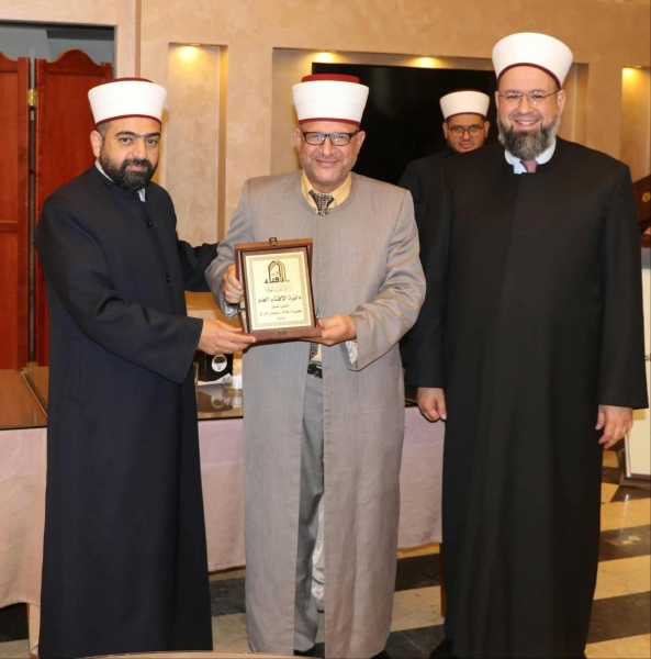 الافتاء العام تكرم العاملين المتميزين في الدائرة