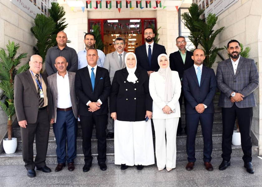 الهديرس مندوبًا عن العجارمة يرعى احتفال تكريم أوائل الثانوية العامة