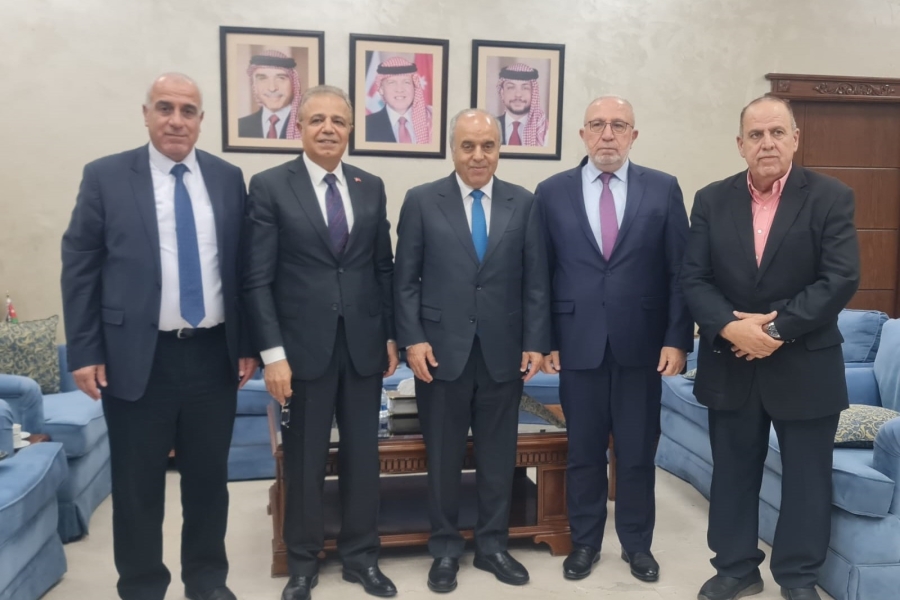 رئيس جامعة الحسين بن طلال يلتقي وفدًا تركيًا ويبحث تعزيز التعاون الأكاديمي والدولي